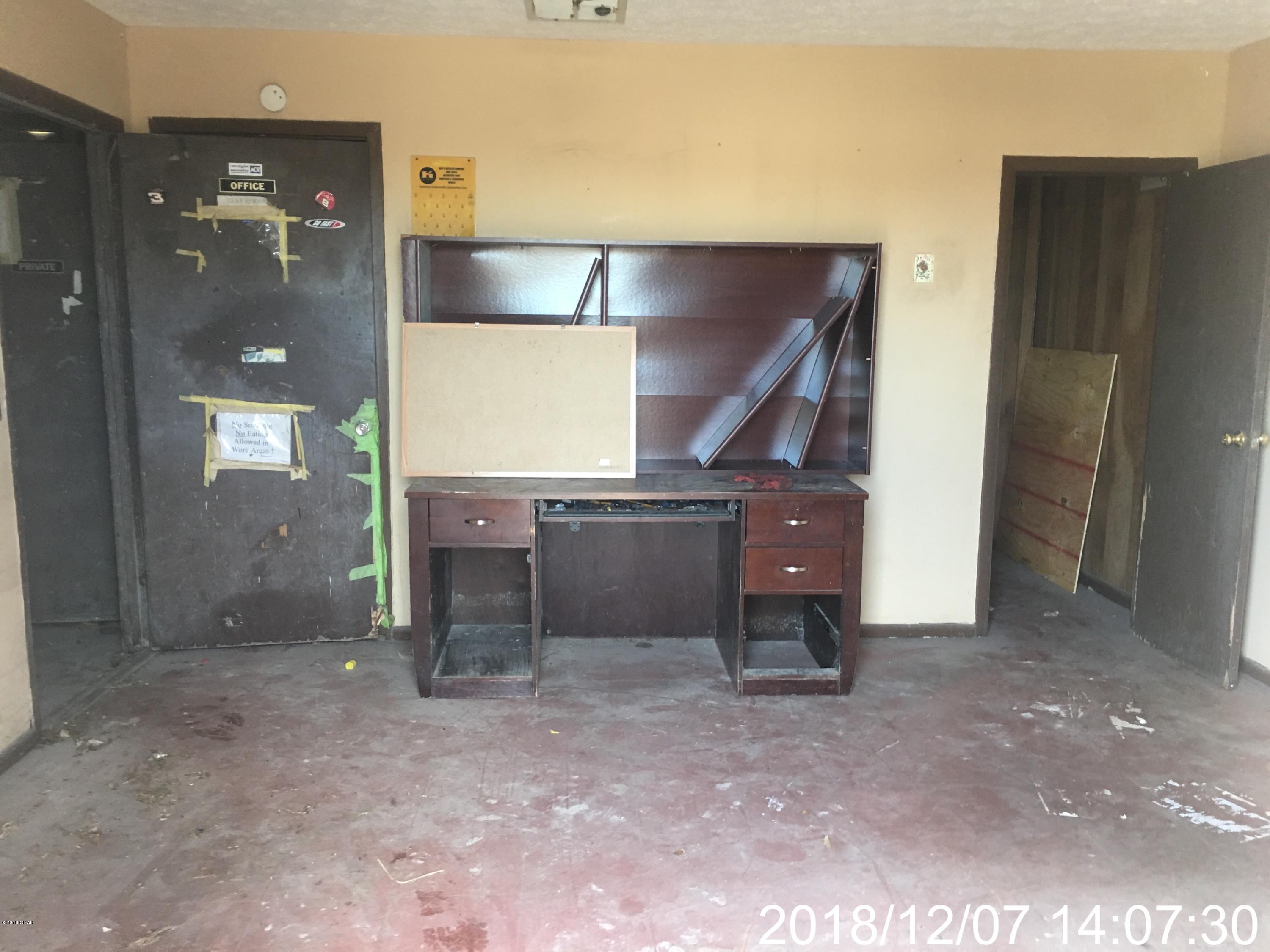 [No Recorded Subdiv] - Commercial Sale