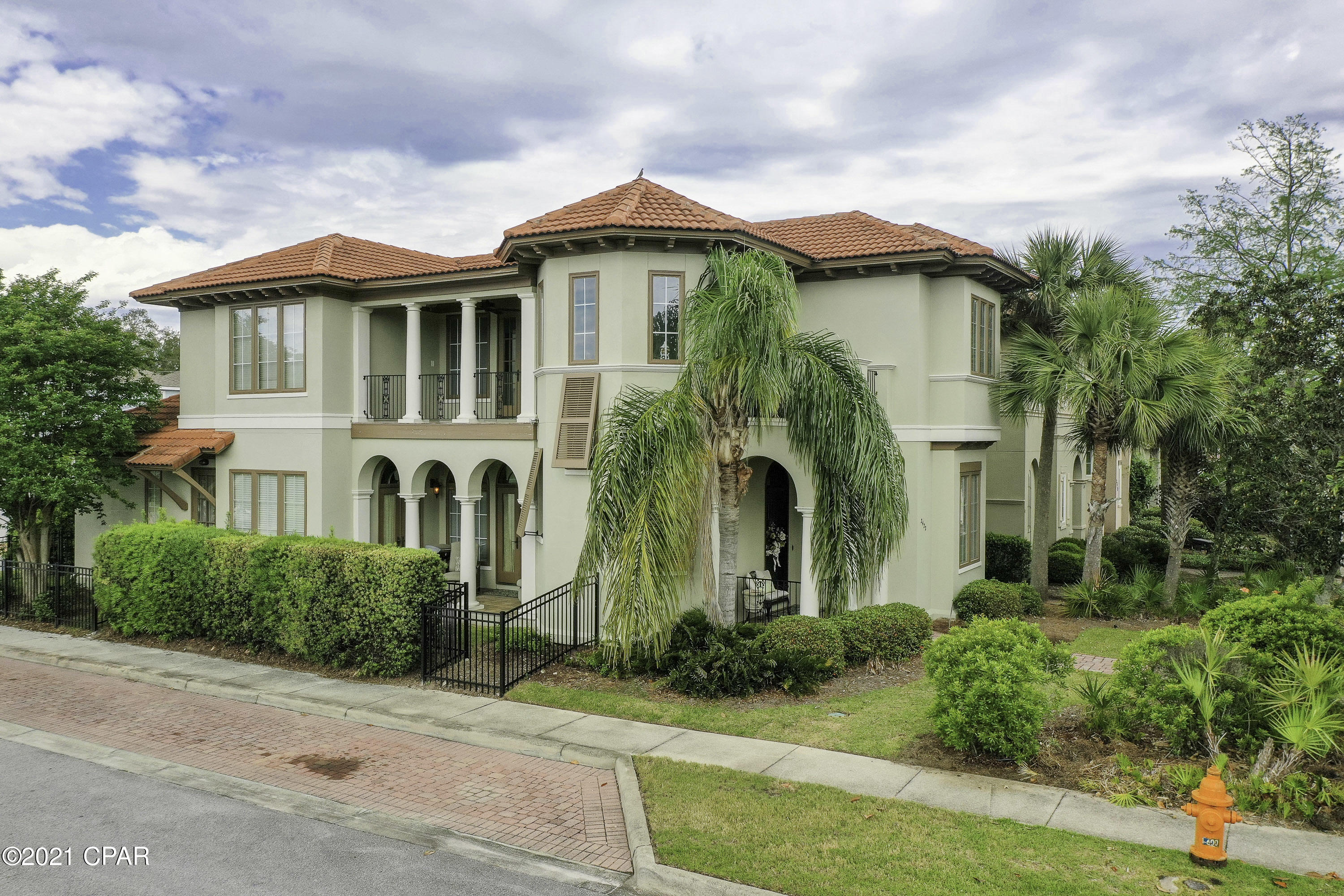 Magnolia Bay Club - Residential