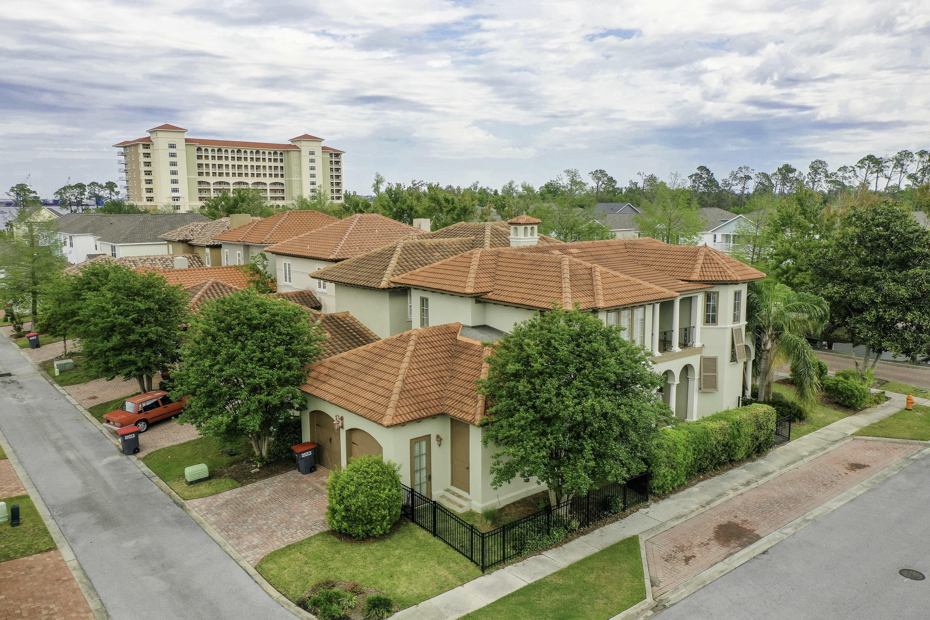 Magnolia Bay Club - Residential