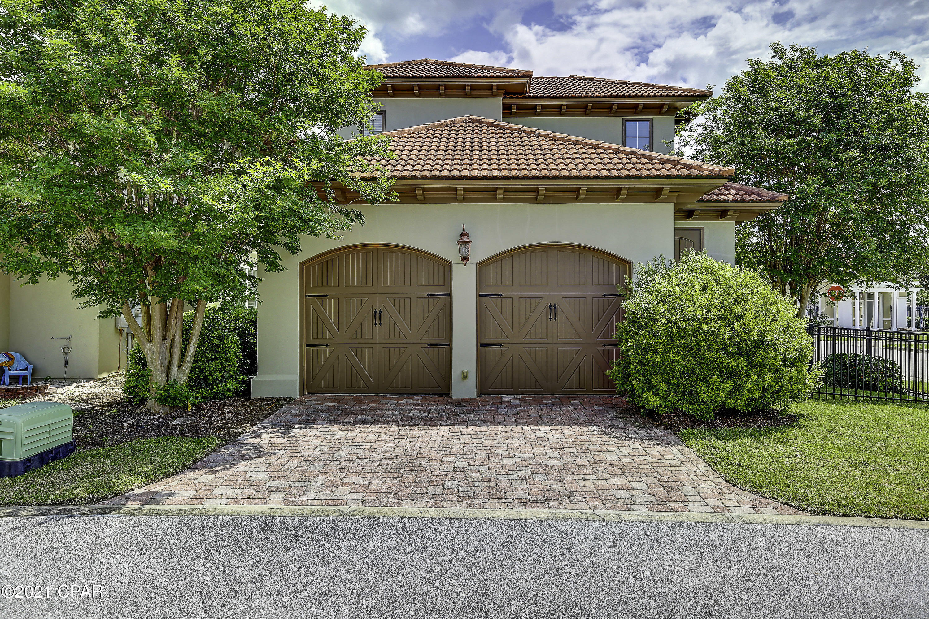 Magnolia Bay Club - Residential