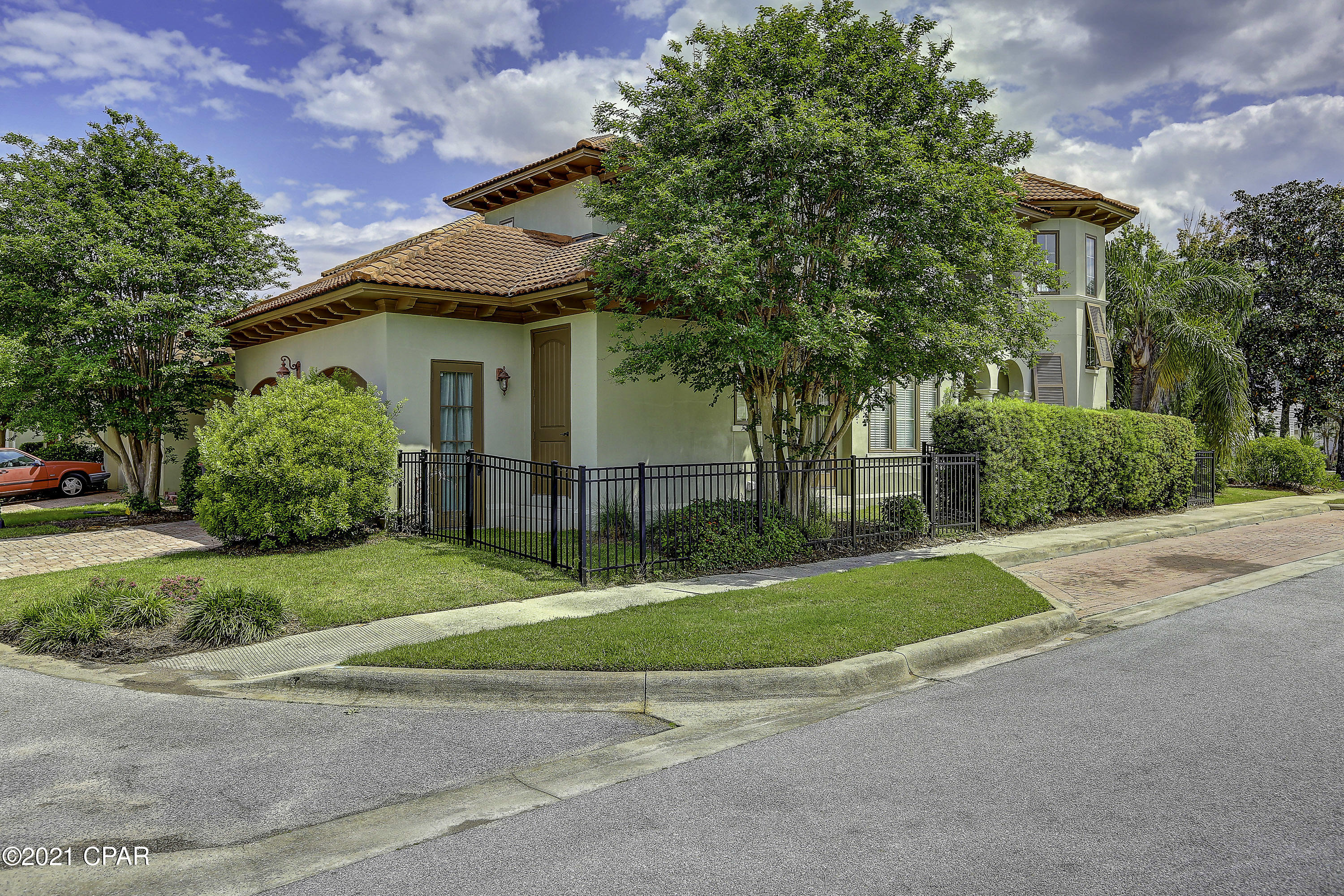 Magnolia Bay Club - Residential