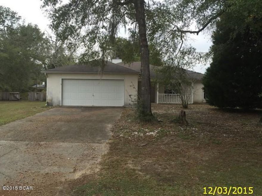 Great single story home with 3 bedrooms and 2 full. Spacious open floorplan, kitchen with breakfast bar overlooks living area with fireplace. Large master bedroom and master bath has a sunken tub with a separate shower. Neutral colors throughout. This one is ready to go and priced to sell. See this one quick because it's going to go fast!!!