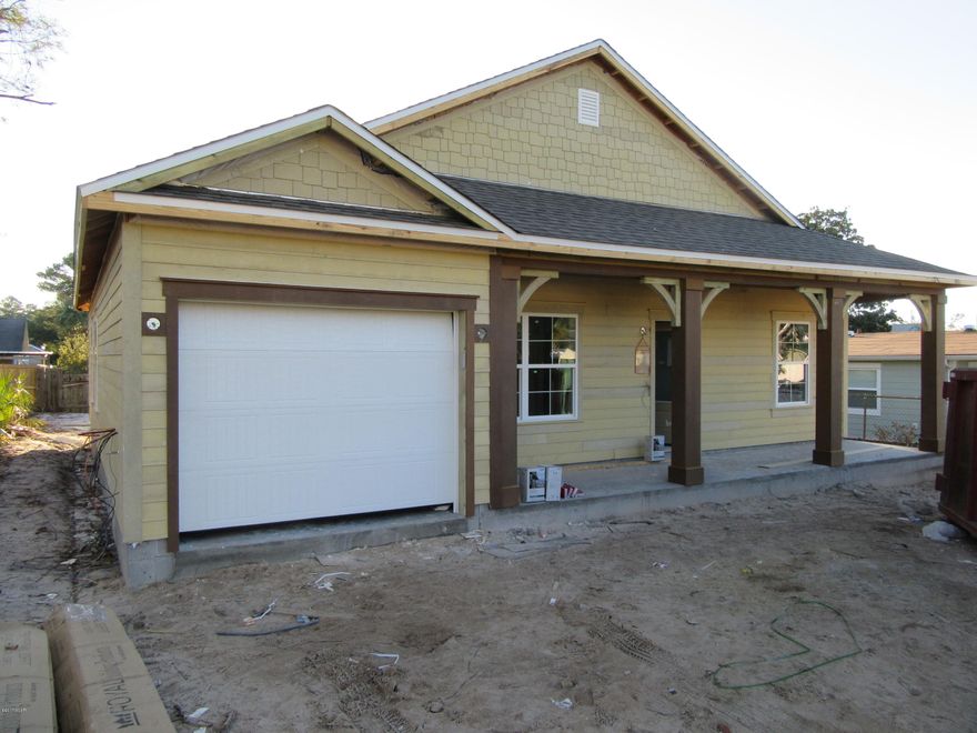 Location Location Location close to 30a,Lake powell,camp helen state park,home features,9&10ft.ceilings,custom cabinets with granite tops ,tile floors,gulf power energy rated home,built to min.130mph.wind code all at an affordable price you must see this home!
