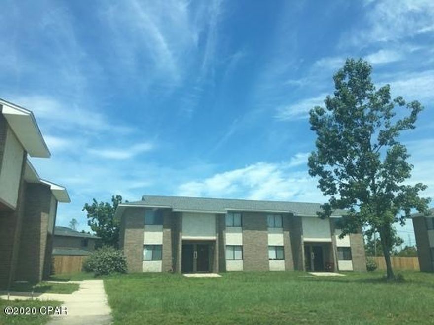 This townhome offers 2 Bedrooms and 1.5 Bath located near TAFB. Newly renovated. Open floor plan. Laundry room with washer and dryer hook ups off covered back patio. Rent includes water, sewer, trash, pest control, and lawn service.



*No Pets*