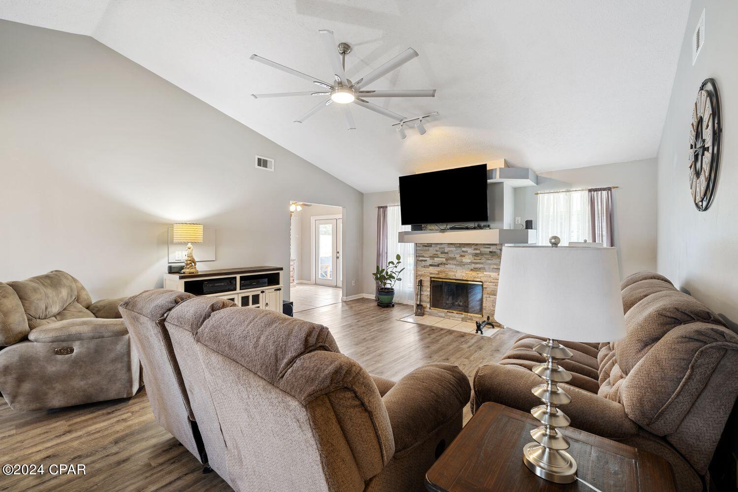 North Lagoon Oaks 8th Add - Residential