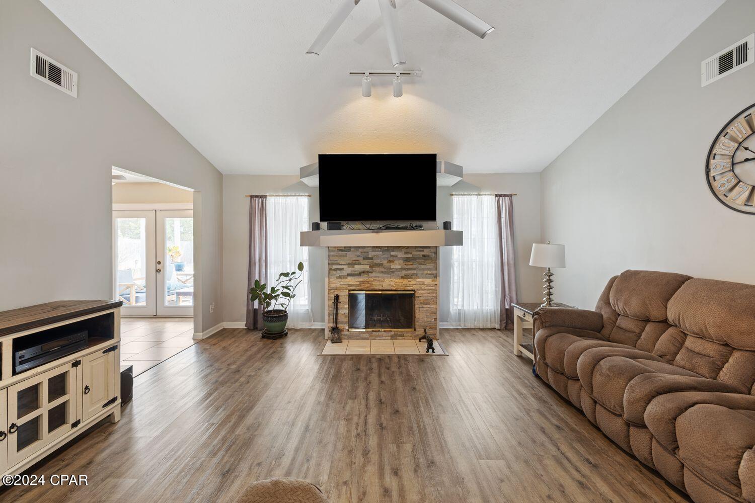 North Lagoon Oaks 8th Add - Residential