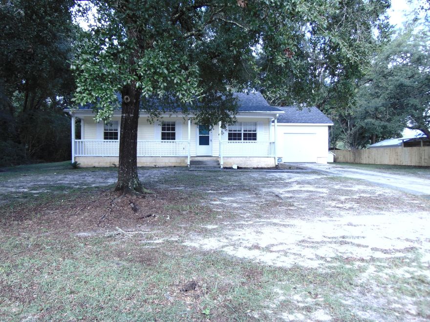 3 bedroom 2 bath home with 1 car garage on large lot!  This home features a front covered porch, back covered deck, stainless steel appliances, kitchen island/breakfast bar, wood laminate floors, throughout.  This property is on well and septic tank. 

Pet Negotiable (2 small pets)