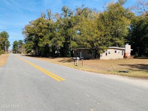 A home in Wewahitchka