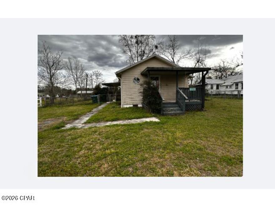 Welcome to this charming home at 7951 Old Spanish Trl in Sneads, FL. This property boasts spacious living areas and a well-appointed kitchen, appropriate for entertaining. The bedrooms accord plenty of natural light and comfort. Outside, you'll find a generous yard space appropriate for outdoor activities. Located in a serene neighborhood, this home can be a peaceful retreat while providing easy access to local amenities. Don't miss the opportunity to make this delightful property your new home.