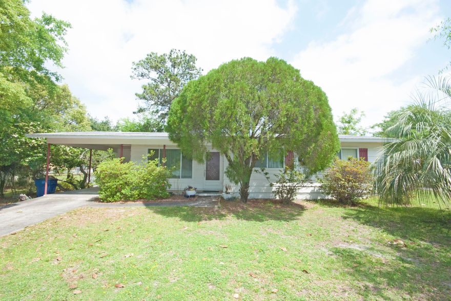 1606 West 22nd Street in Forest Park, a three bedroom and one bathroom home with a fenced in backyard and carport. The lot measures 75x140 and is located in Flood Zone X and does NOT require flood insurance. No HOA fees and room in the back for a workshop. Come visit today!