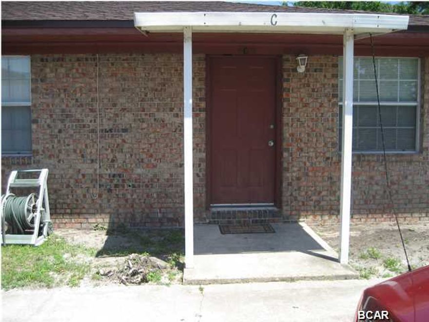 Nice 2bd 1ba duplex. Convenient location off 23rd St. Close to the Gulf Coast State College, FSU-PC, Beaches and the Bay. Yard care included. Call Today!