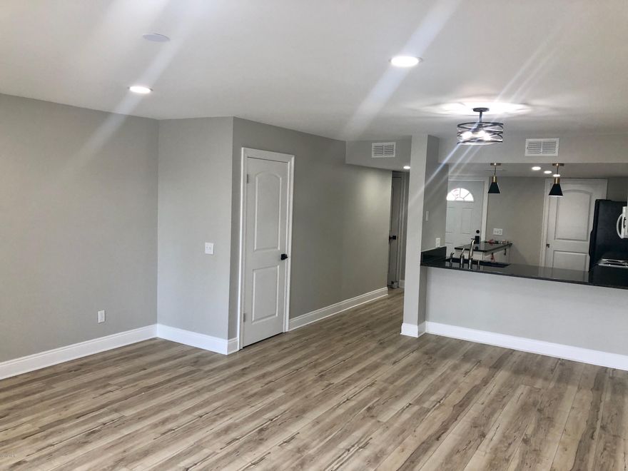 Bayfront 2BR, 2.5 BA Townhouse in the Cove on Beach Dr.  This unit has been impeccably remolded from head to toe.

Almost 1300 Sq Ft of heated and cooled area. Very large bedrooms and two spacious decks.There are granite counter tops, Kitchen-aid appliances and much more.  Pets only permitted with owner approval. Additional non designated parking available.