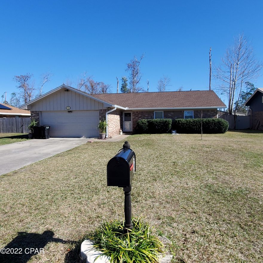 3/2 brick home in quiet Callaway Forest. Short commute to Tyndall AFB, or 23rd St shopping. Open feel for ranch style home. Large living room and kitchen.  Kitchen boast stone counter tops, and soft close drawers/doors. Dinning room large enough to be used as dinning/office combo. Large front yard, and nice sized FENCED backyard.