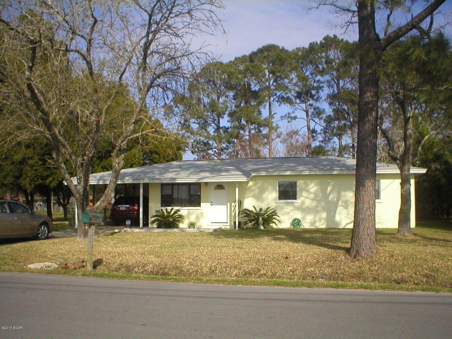 Immaculate 2bedroom/2Bath Florida cottage home. The home sits on a large corner lot, with a waterfront view. The property also has 2 nice storage sheds in the rear for additional storage. The kitchen and bathrooms have been updated. The flooring is laminate wood tile in the living areas, with newer carpet in the bedrooms. The washer and dryer will convey.