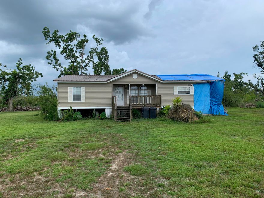 Check this one out! This 3/2 spacious mobile home is a handyman's special ready for you to come add your personal touches to! Sitting on half an acre, there is plenty of space to add a pole barn or shop and to store your Boat, Camper or RV. There is some roof and siding damage that will need to be repaired. The AC has been serviced every 6 months and the septic tank has been recently serviced. Call a Realtor today to schedule your private showing!



If important, please verify all measurements.