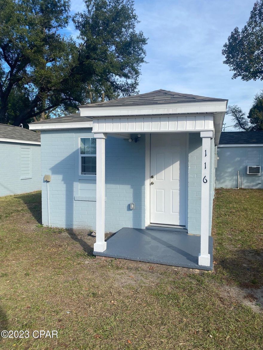 Newly renovated efficiency unit. New paint, flooring, and appliances throughout. Tankless hot water heater and washer/dryer connections! Lawn service is included.



**No pets**