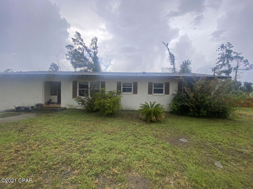 ATTENTION CASH BUYERS!!!!

Look no further for your next fixer upper investment property. This is a solid home with new roof and cinder block construction. It features 4 Bedrooms, 2 bathrooms, 2095 sqft of living space all sitting on .52 acres. Don't Miss this Great Opportunity.