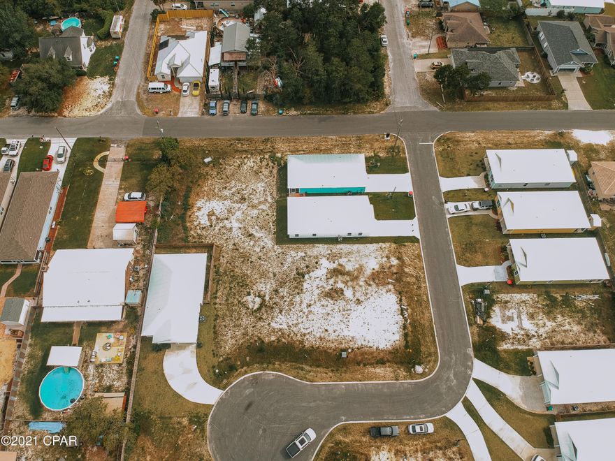 Looking for a great lot to build that beautiful cottage near the beach?  Look no further. This lot is perfect for your primary residence or beach getaway.  Located conveniently near Lake Powell and 30A.