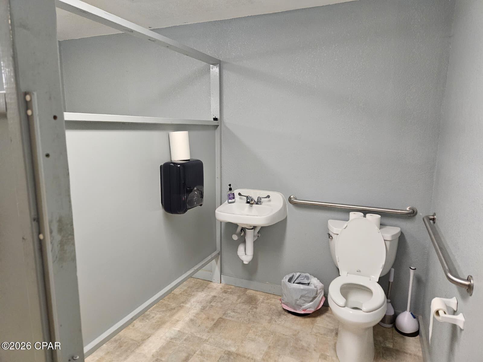 [No Recorded Subdiv] - Commercial Sale