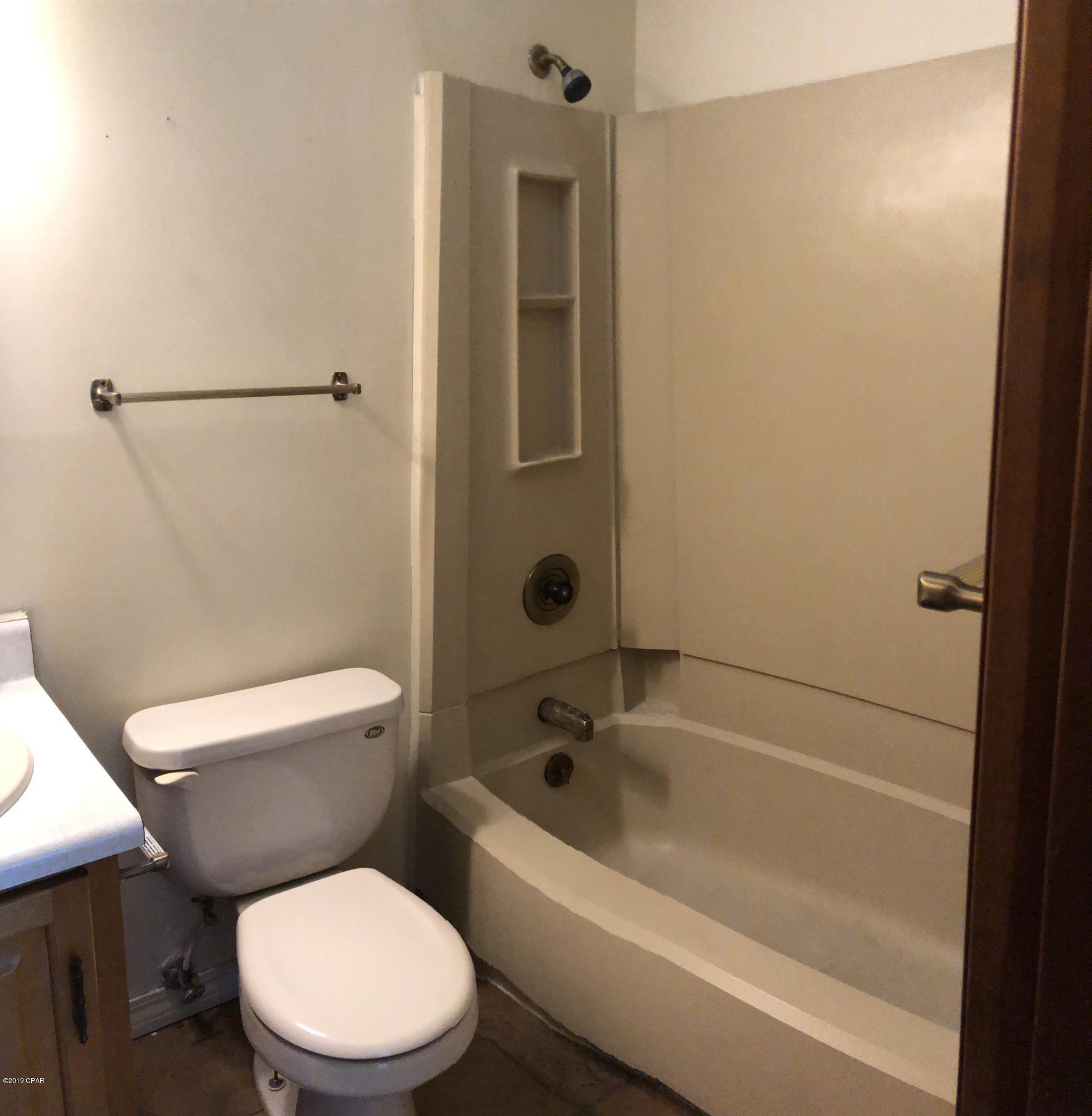 Oakshore Villas Twnhs - Residential