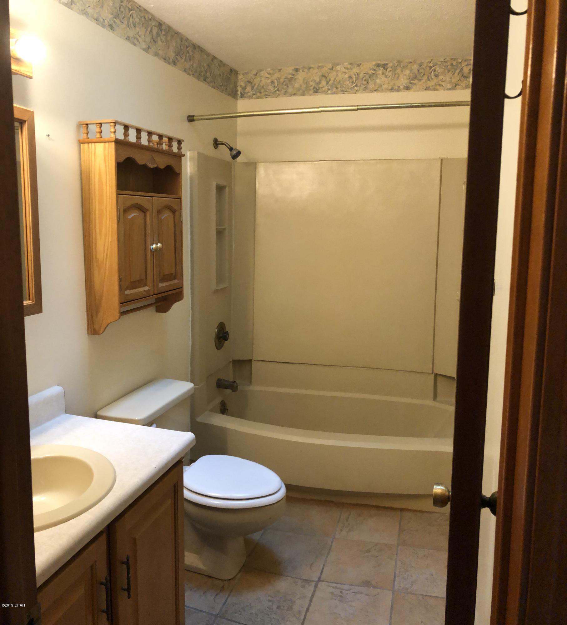 Oakshore Villas Twnhs - Residential