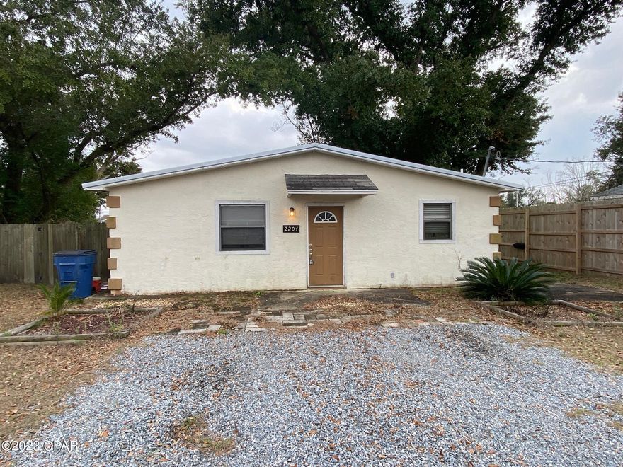 2bd, 1ba Florida cottage on a large lot, 2yrs ago remodeled to include laminate flooring & paint throughout, appliances, & bathroom. Eat-in kitchen, large master bedroom, WD hookup. Heat/AC are newer window units. Metal roof. Large storage bldg in backyard. Currently rented for $1200/mo. Seller is a licensed RE agent. Interior pics are from when it was last vacant July '21. All sizes are approx; pls verify if important.