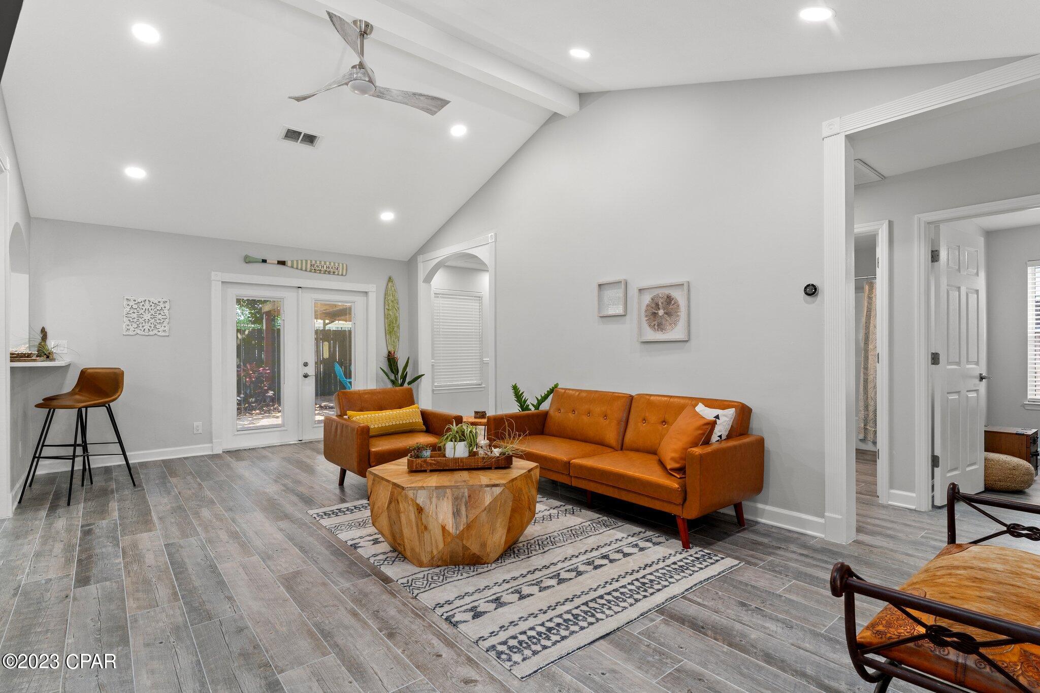 Casa De Las Flores - Residential