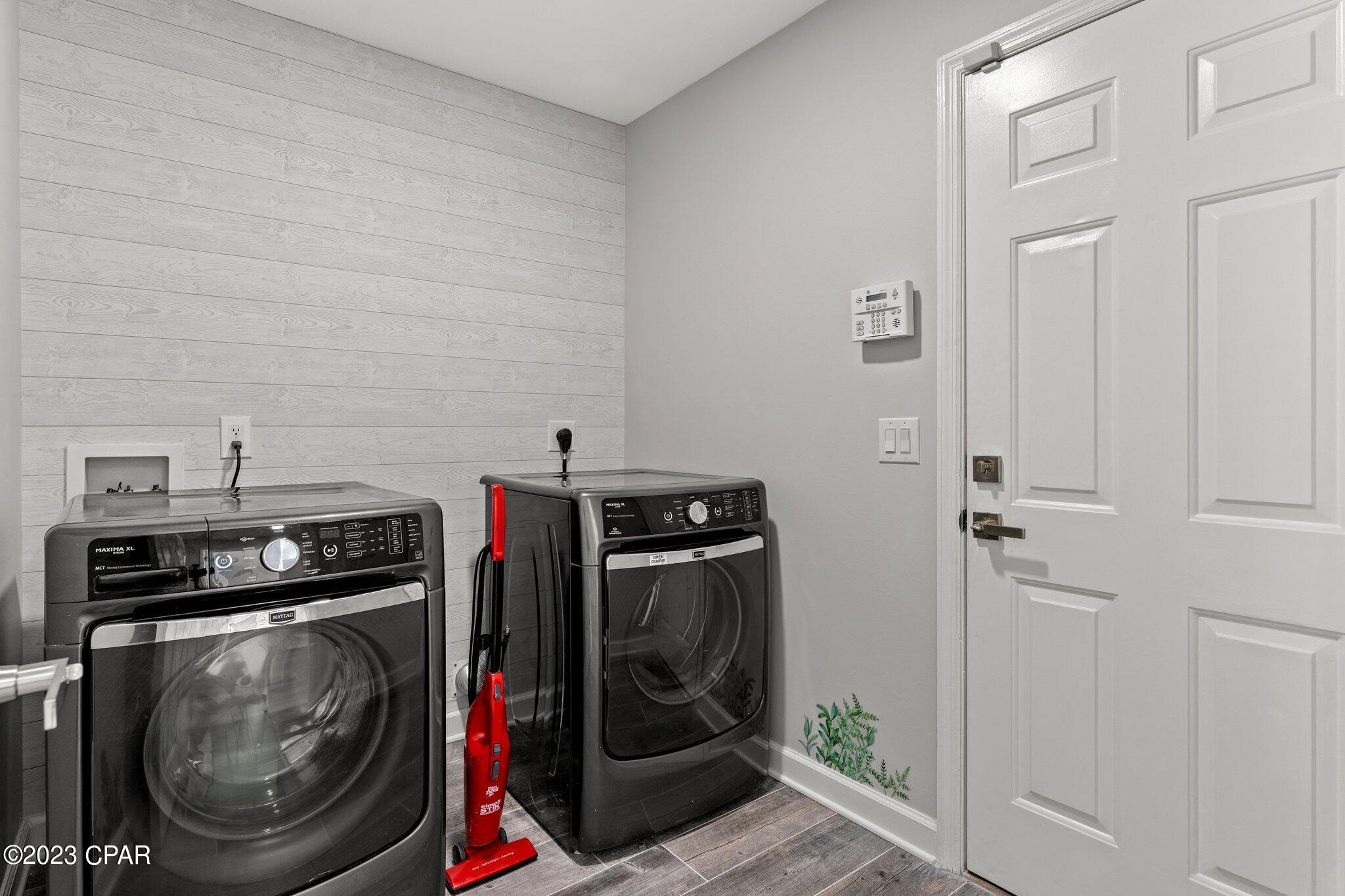 Casa De Las Flores - Residential