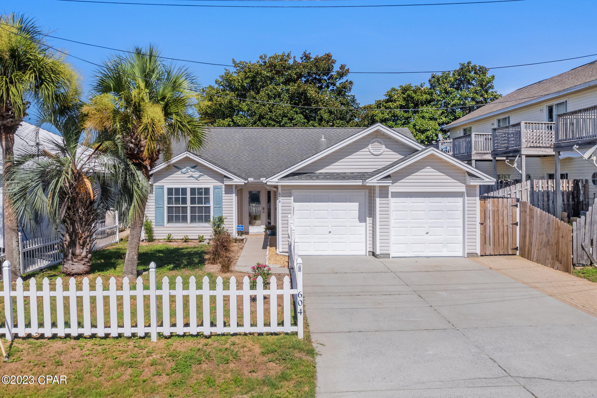 Casa De Las Flores - Residential