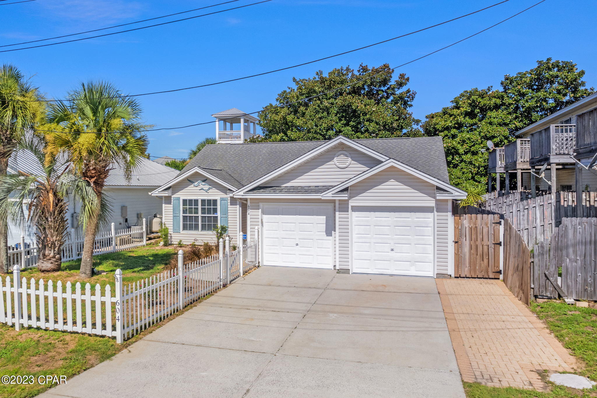 Casa De Las Flores - Residential