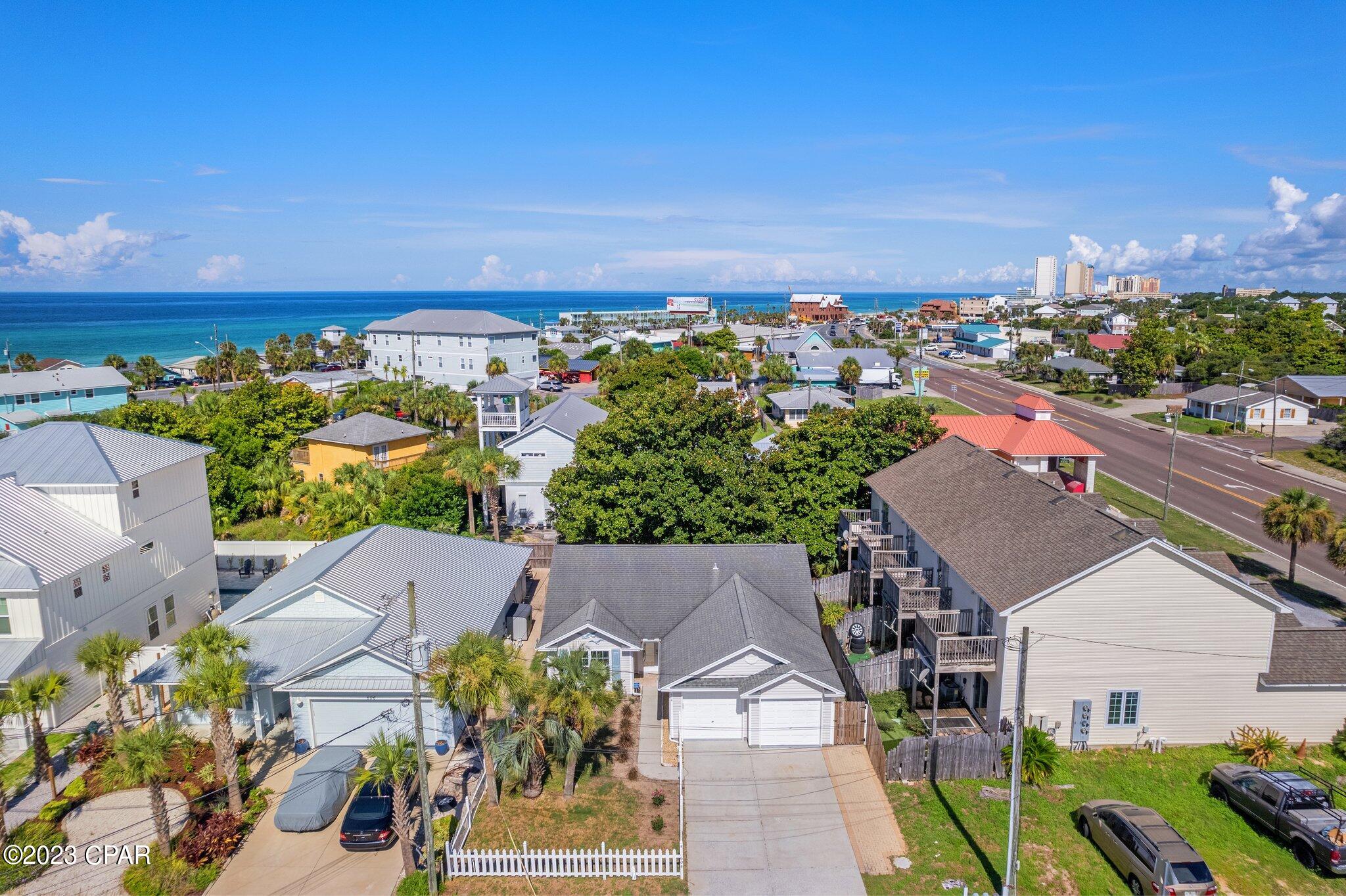 Casa De Las Flores - Residential