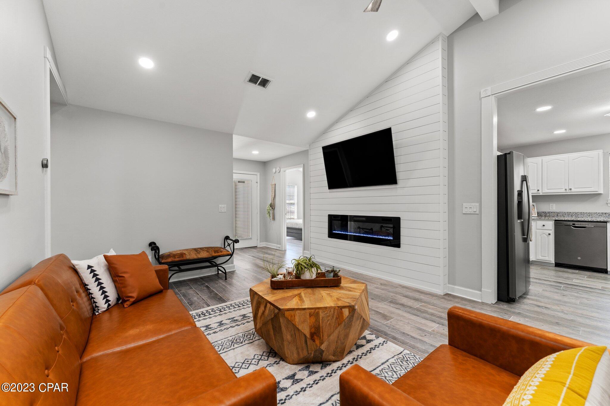 Casa De Las Flores - Residential