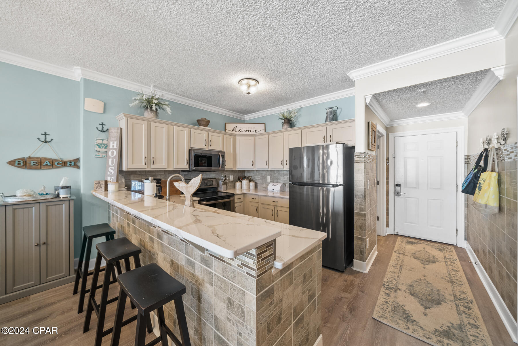 Tropic Winds - Residential