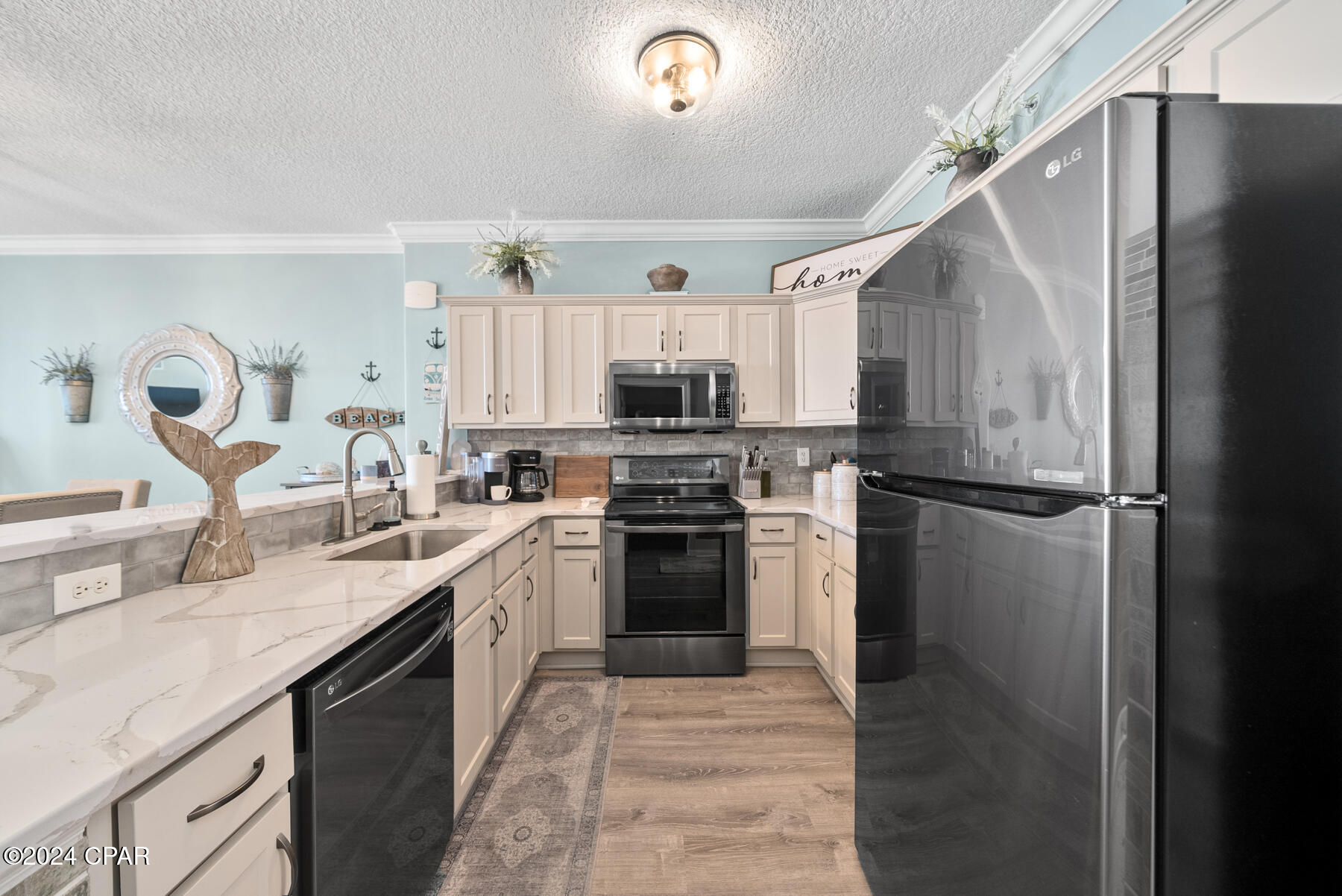 Tropic Winds - Residential