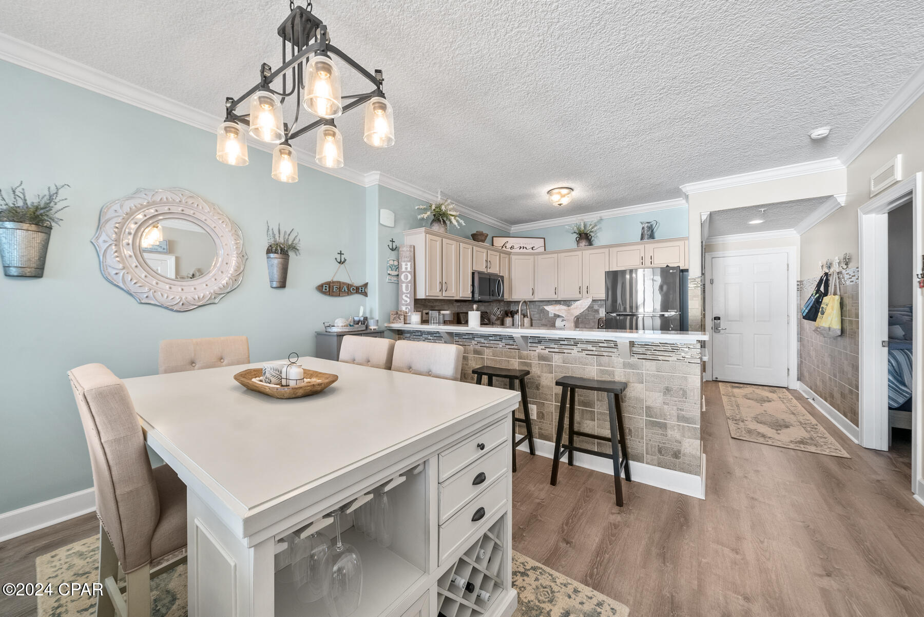 Tropic Winds - Residential