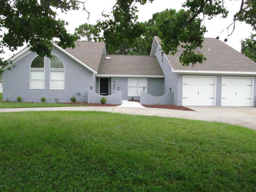 Colony Club - 4 bedroom, 3.5 bath home located on large corner lot features spacious living room, formal dining area, family room and breakfast area. Open kitchen leads to living room and breakfast area. 2nd Master bedroom located upstairs for guest. Oversized garage and circular driveway. Pets Negotiable