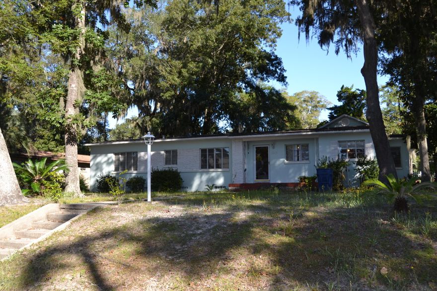 Motivated seller of this wonderful, Cove home! Vacant and ready to show Original hardwood floors, wood panel walls & built-ins.Oak trees & Spanish Moss provide great shade on this large lot with view of the bay. Partially fenced backyard and oversized parking area at the back of the house. Back entrance to the home is via city maintained alleyway. If you are looking fora home in a great location in the Cove, Then look no further. All info taken from appraiser site & sizes aprox., please verify.
