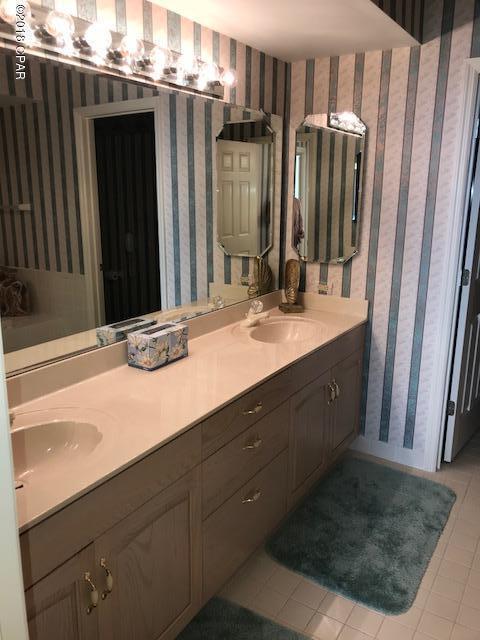 Summerwinds Condo - Residential