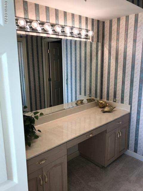 Summerwinds Condo - Residential