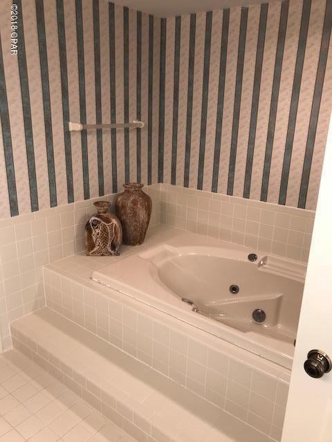 Summerwinds Condo - Residential