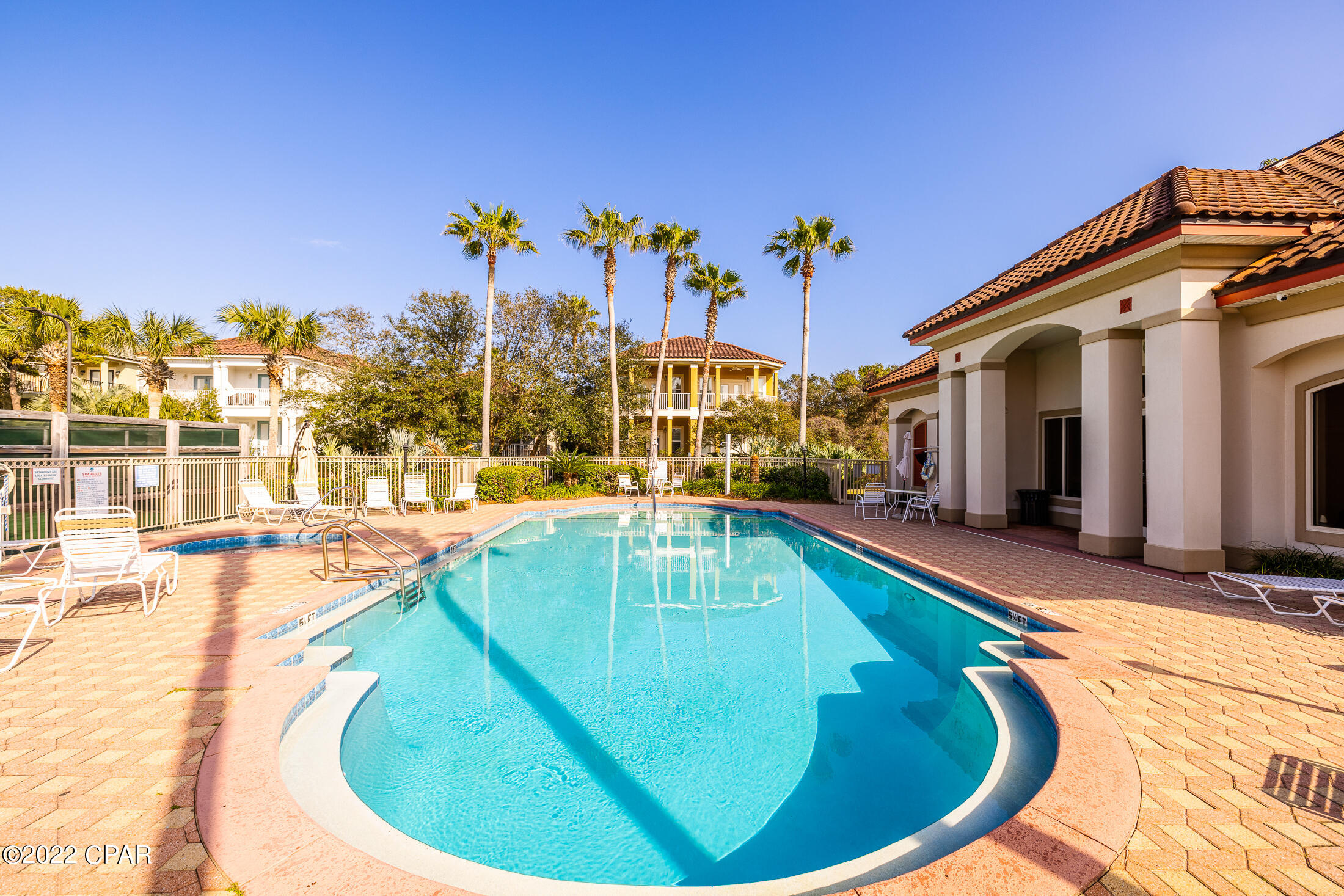 La Valencia Beach Resort - Land