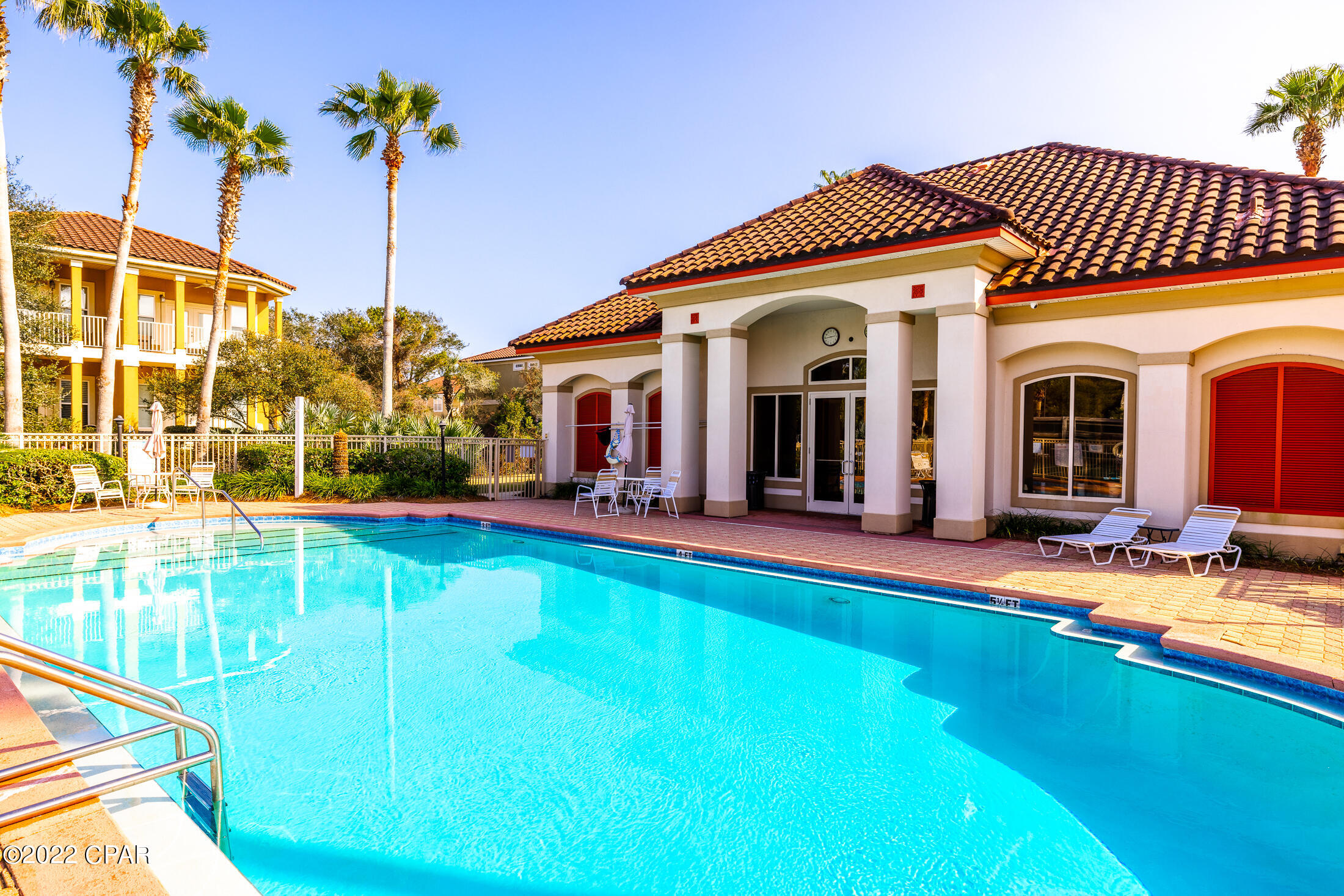 La Valencia Beach Resort - Land