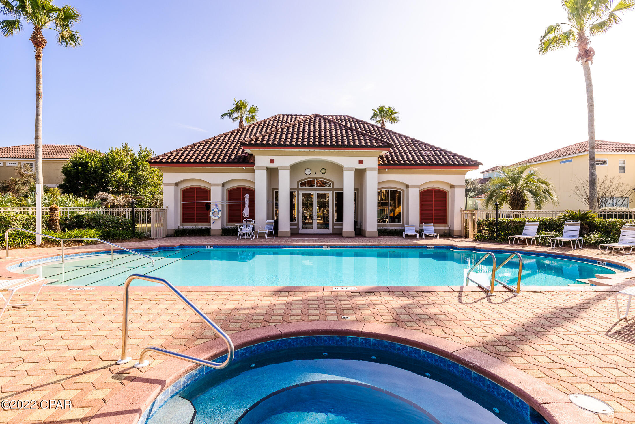 La Valencia Beach Resort - Land