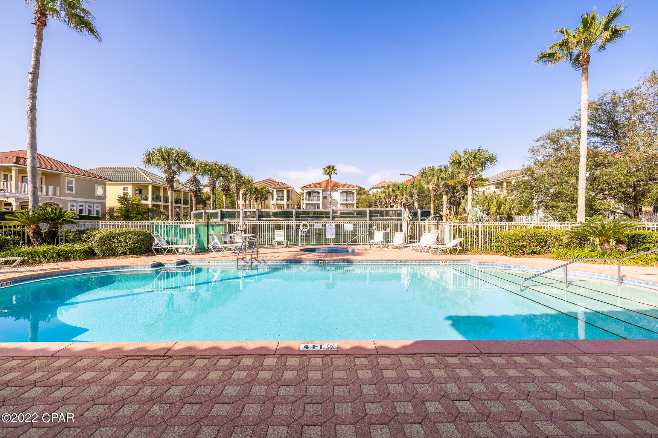 La Valencia Beach Resort - Land