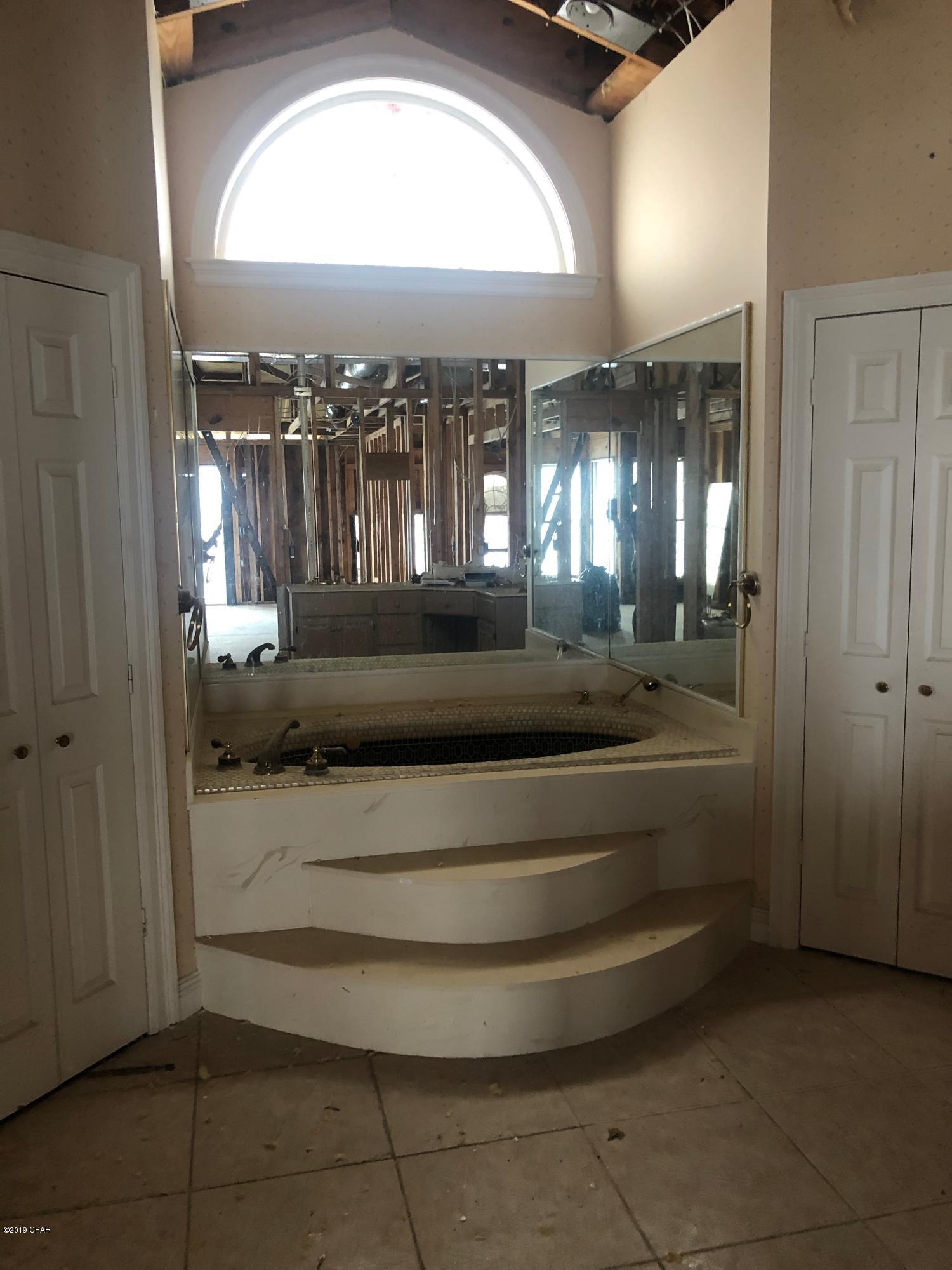 Tropical Bay - Residential