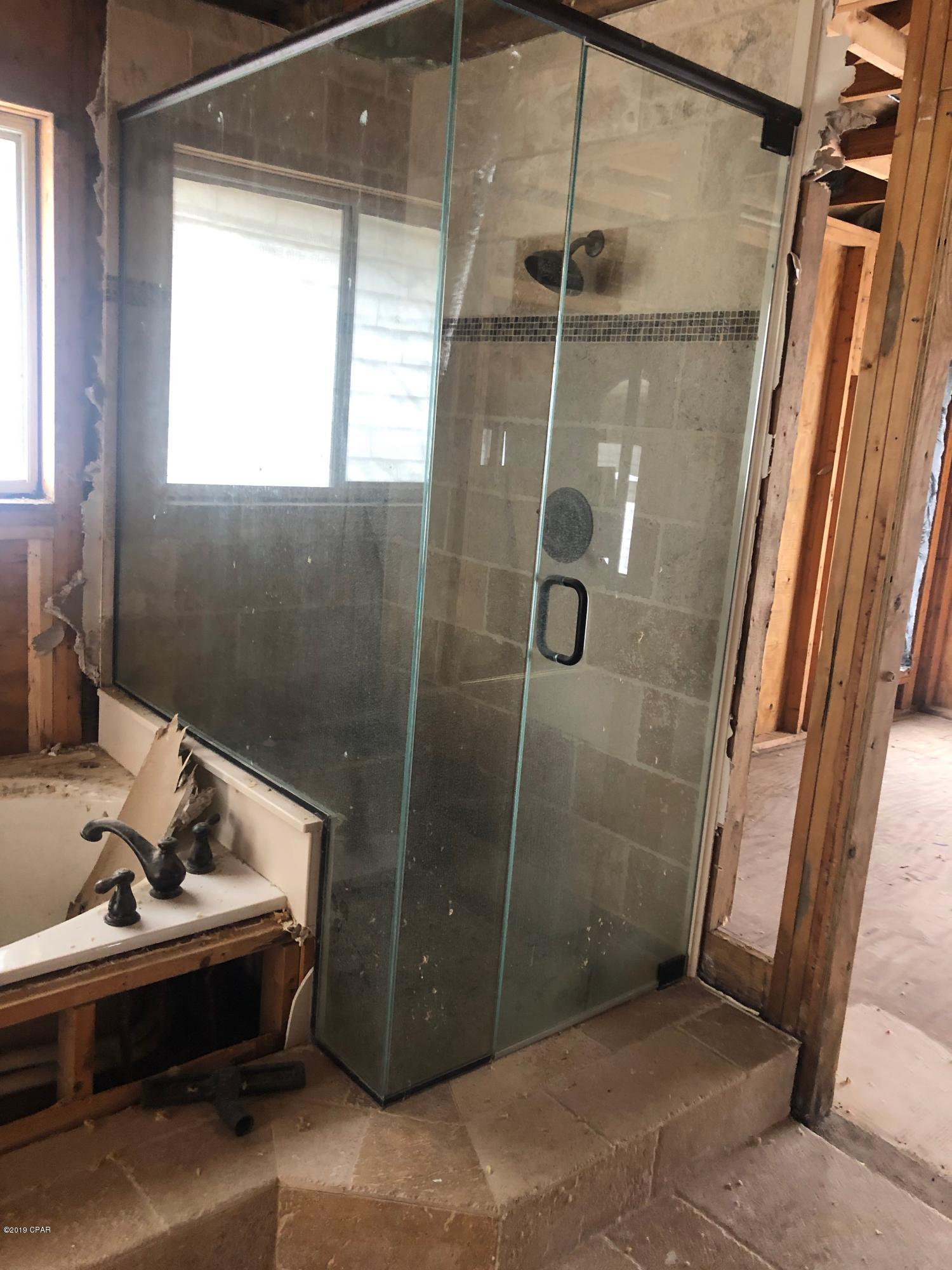 Tropical Bay - Residential