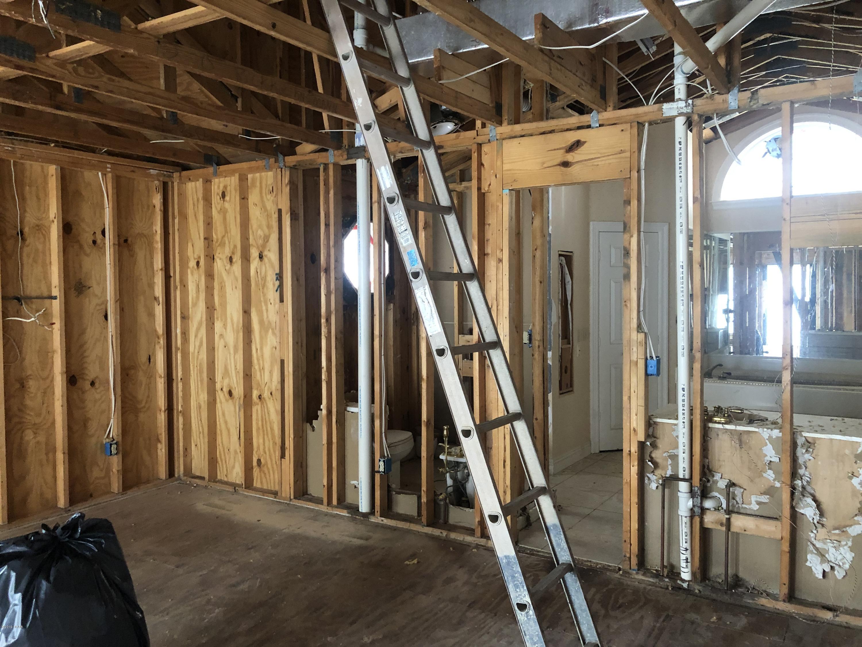 Tropical Bay - Residential