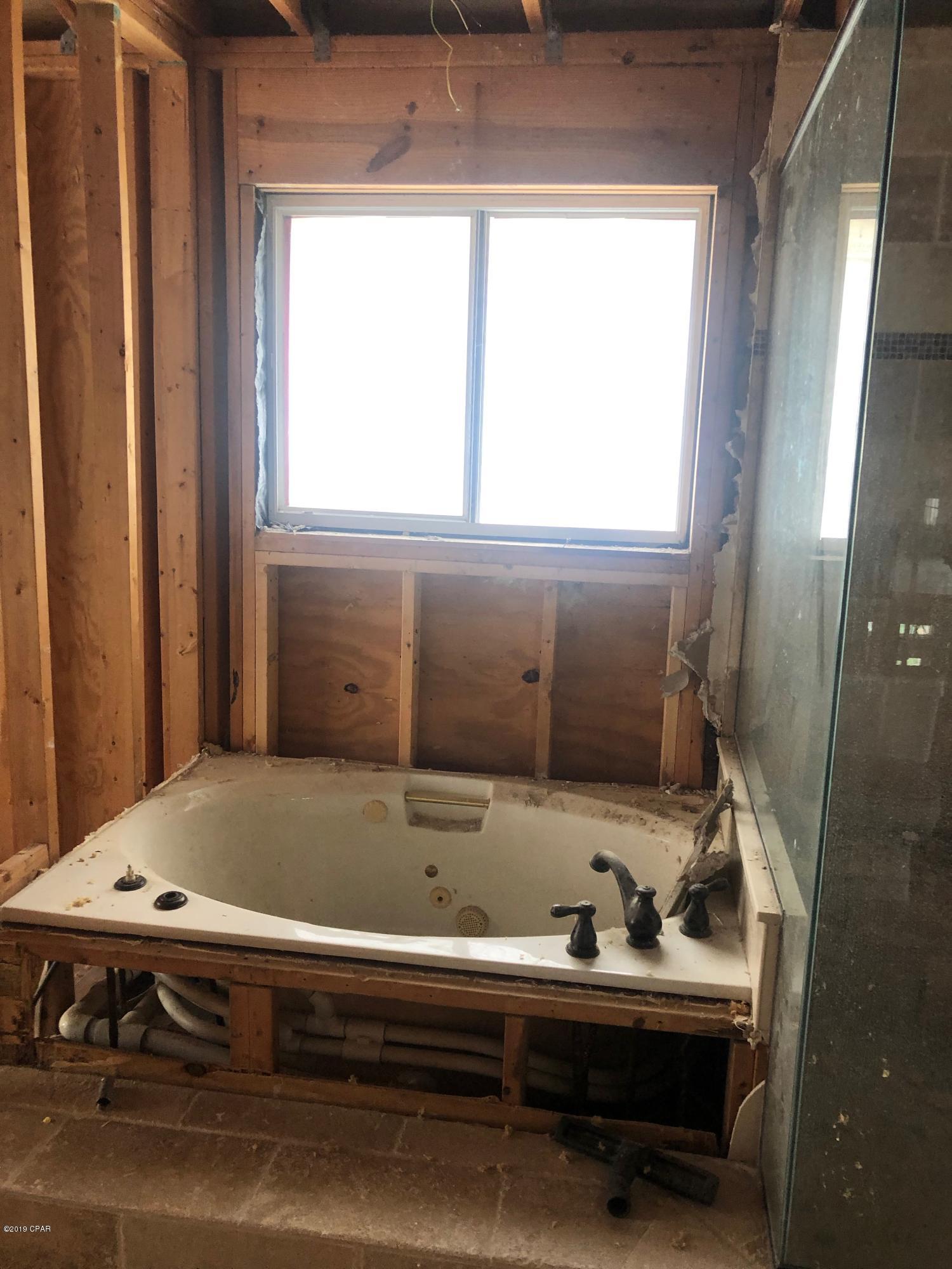 Tropical Bay - Residential