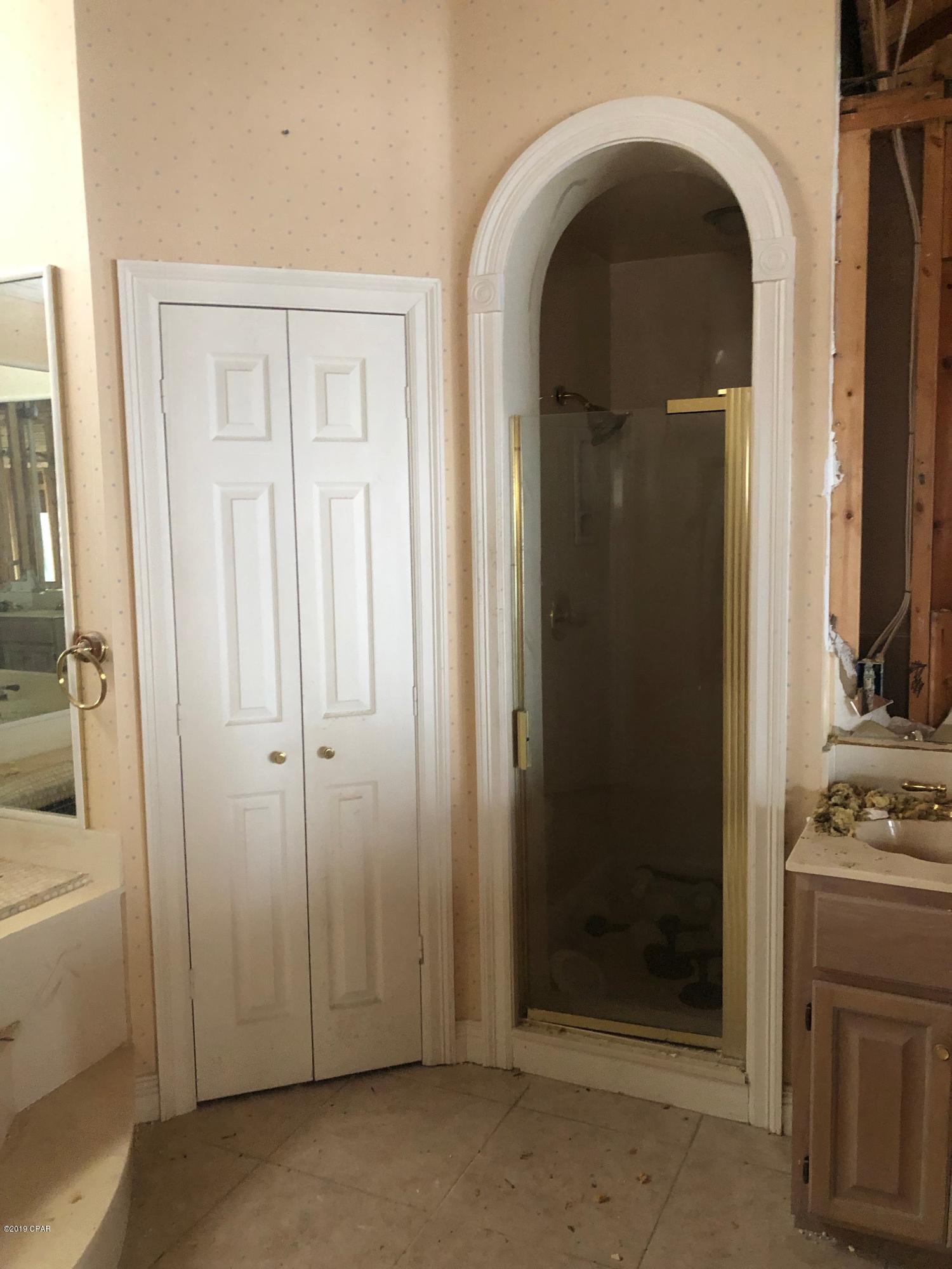 Tropical Bay - Residential