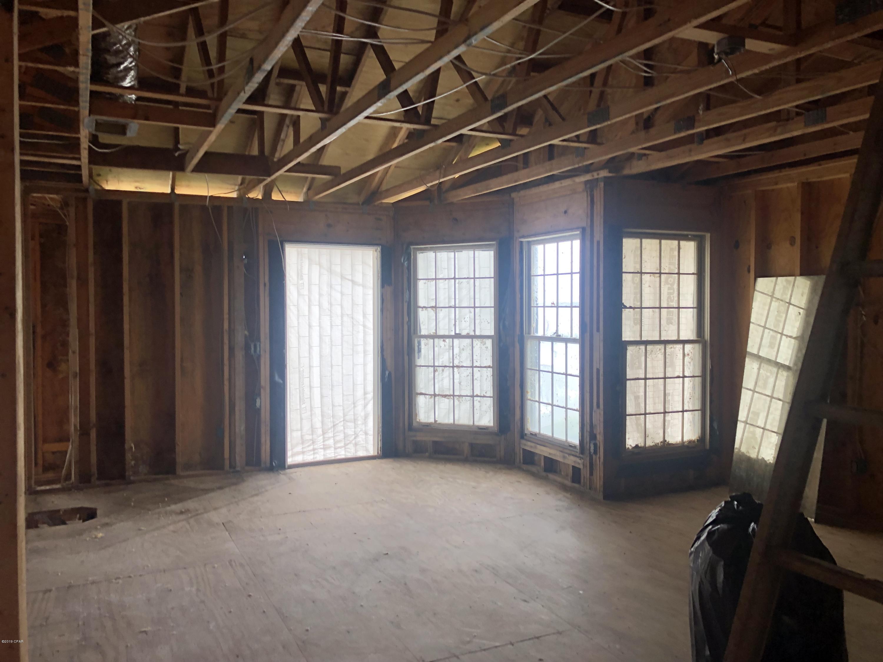 Tropical Bay - Residential